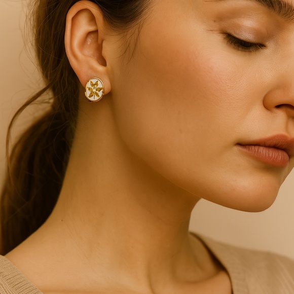 Handpainted Floral Earrings Vintage Signed White Gold pierced cameo style - Picture 1 of 9